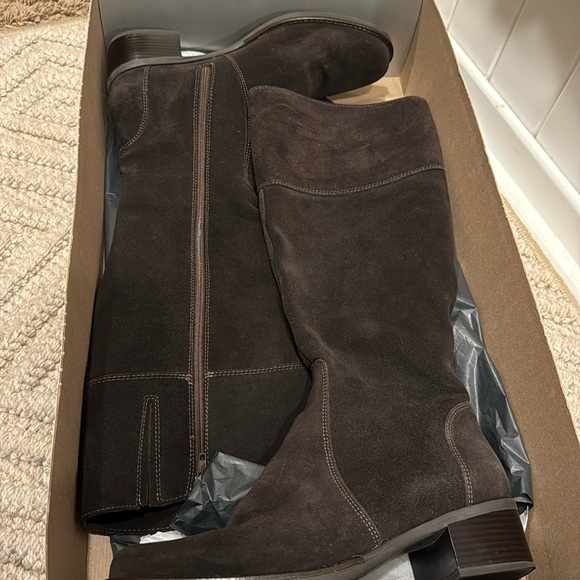 La Canadienne Passion Espresso Suede Boots - Picture 4 of 11